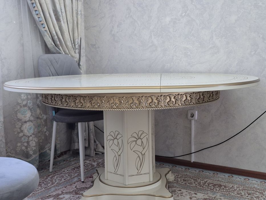 Стол для гостиной