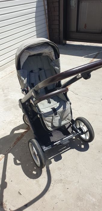 Продам детскую коляску 2 в 1