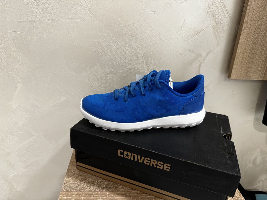 Чисто нови маратонки за бягане Converse