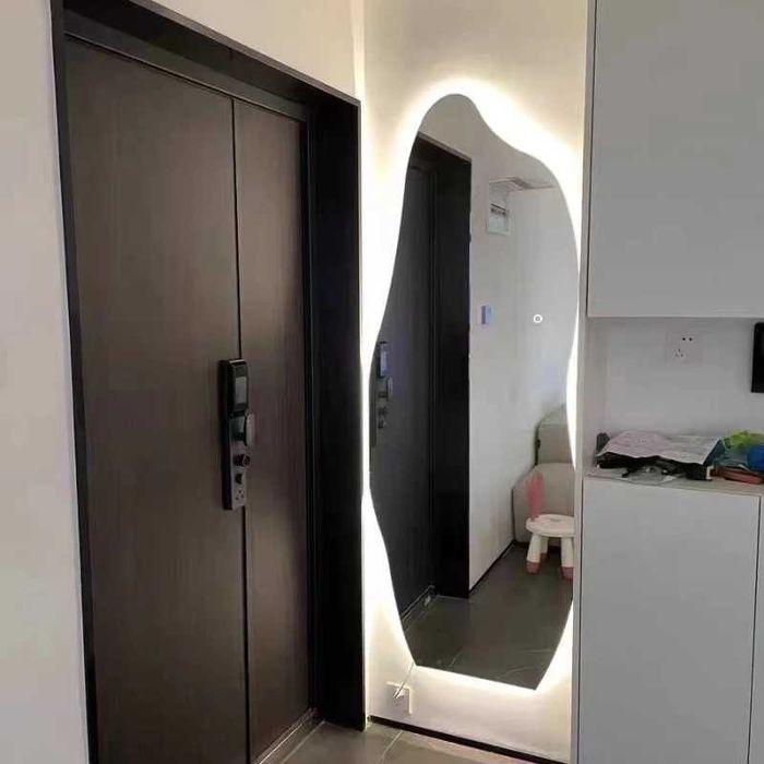 Настенное фигурное зеркало/Devor uchun figura shaklidagi ko‘zgu  m32