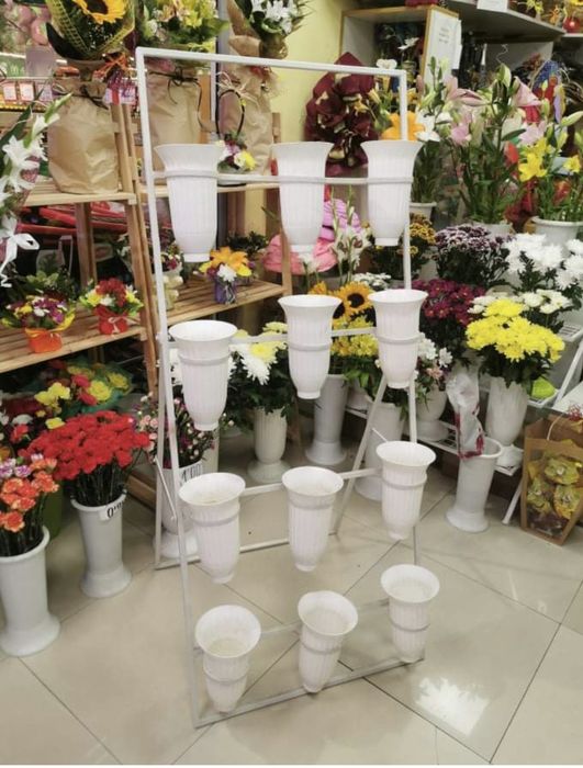 Метални стойки / стелажи за вази / цветя - цветарски магазин