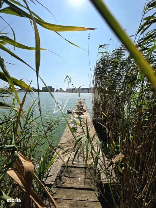 Apartament exclusivist in vila cu vedere frontala la lac si ponton