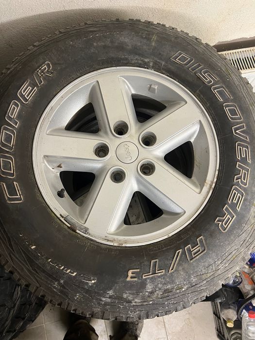 Vând set 4 jante originale Jeep Wrangler cu cauciucuri A/T
