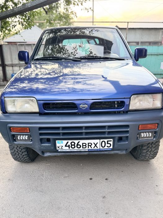 Машина Nissan Terrano