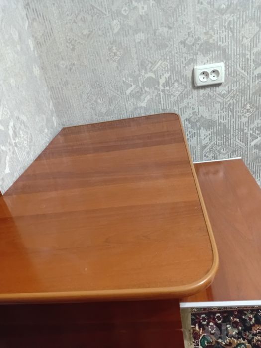 Кампьютер столи сотилади
