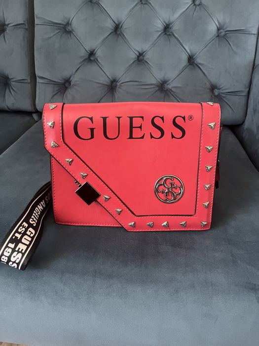 Geanta Guess.