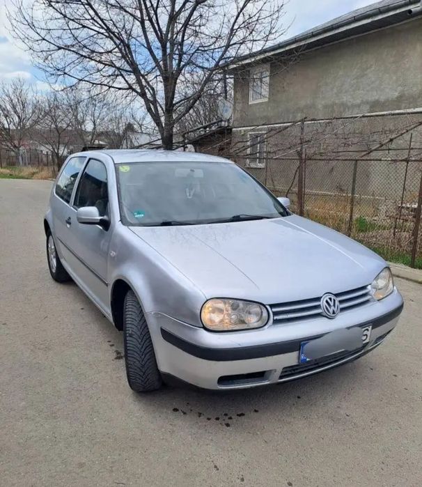 De vânzare golf 4 motor 1.6 benzina an fabricație 2002 mașina se află într-o stare foarte bună acte la zii fiscal pe loc A.C funcțional geamuri electr