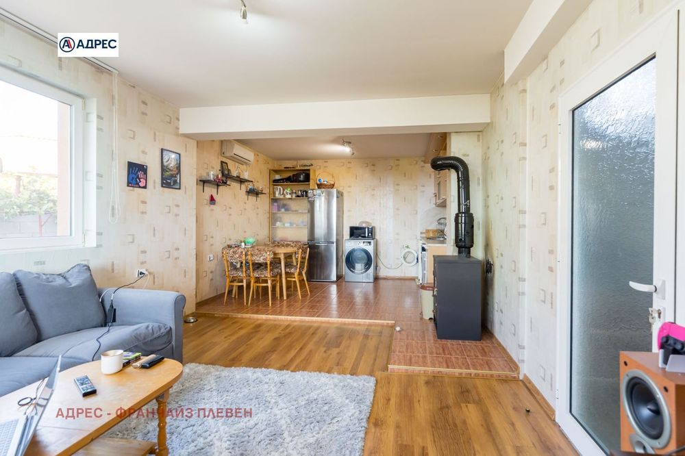 Дава се под наем Къща в с. Брестовец, Област Плевен - 206 кв.м за 665 € - Снимка #6