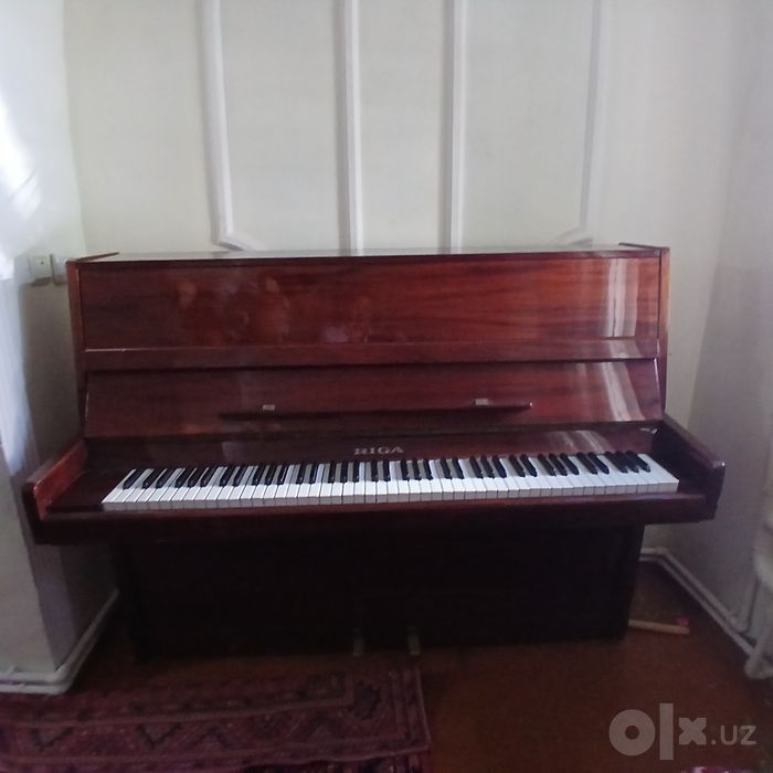 Пианино RIGA в коричневом цвете