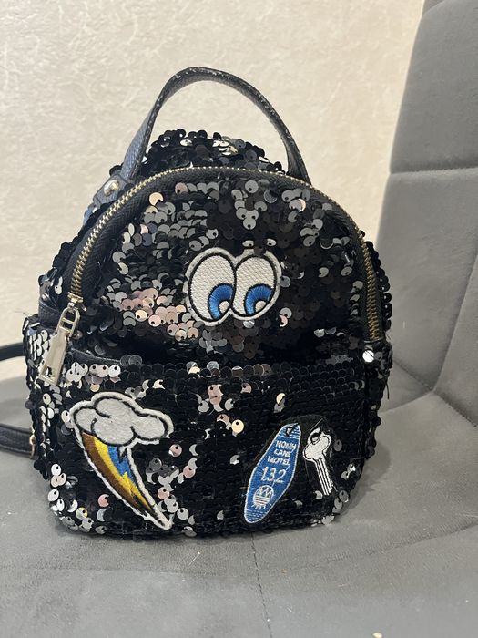 Продам рюкзачок в пайетках