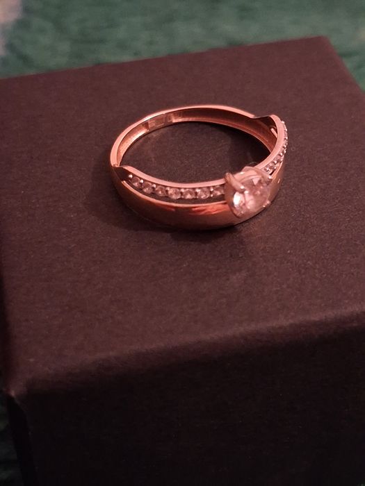 Золото кольцо новая.