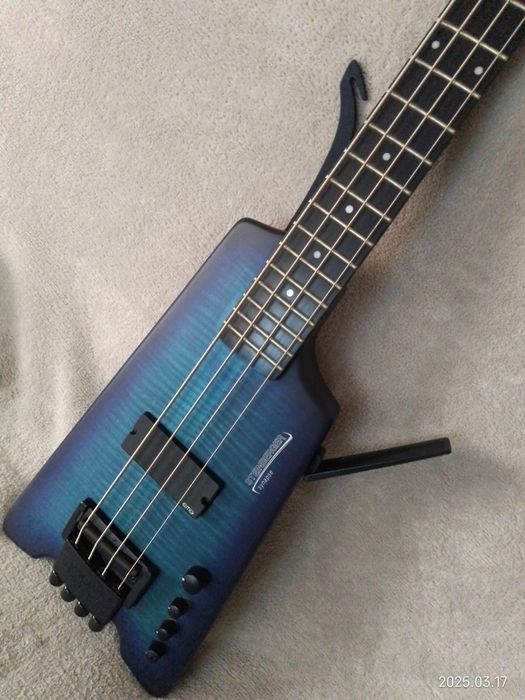 Chitară Bass și stație Roland micro cube RX.