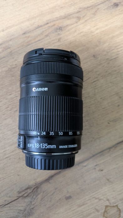 Объектив Canon 18-135mm