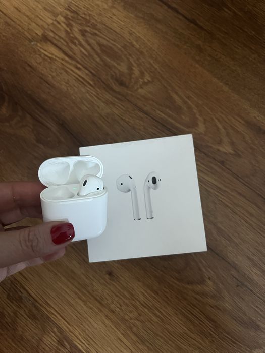 Airpods 2, кейс и правй наушник, документы, работает отлично