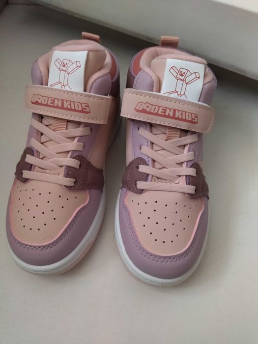 Кроссовки новые деми