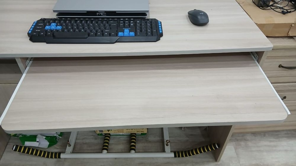 Стол компьютерный