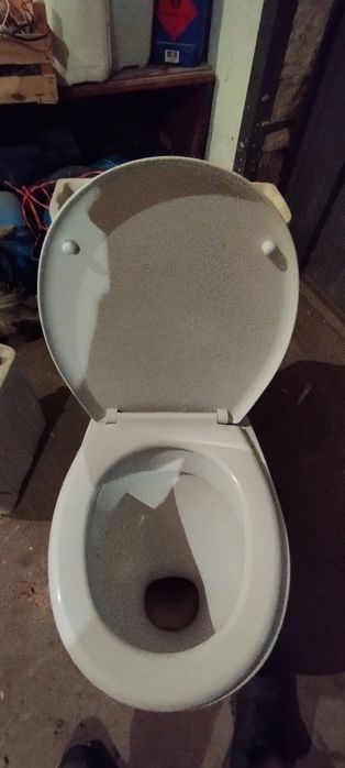 Унитаз в хорошем состоянии