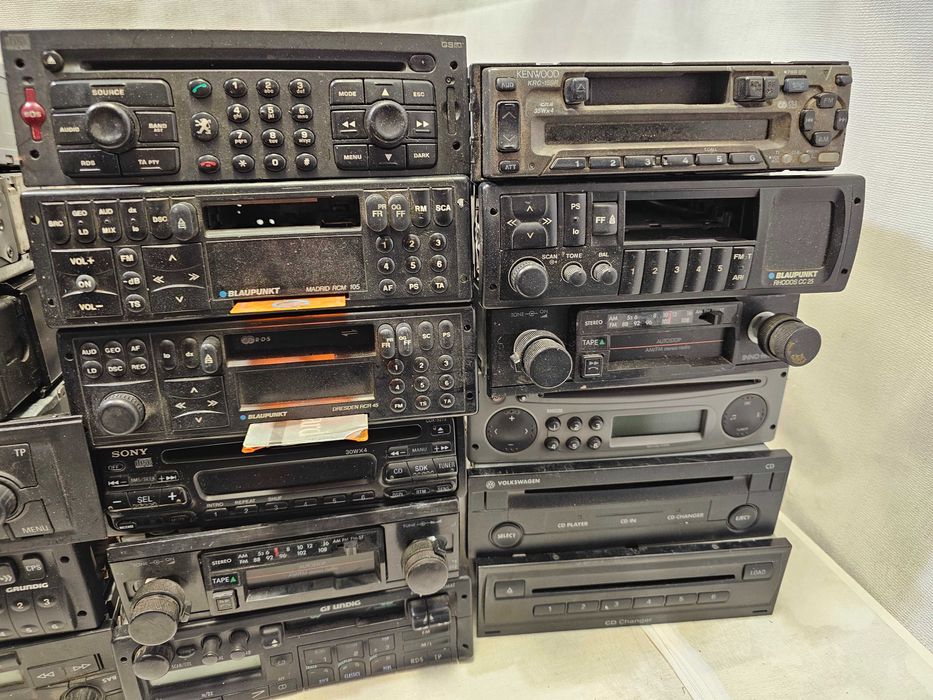 Lot Casetofoane Auto și Radiouri Vechi | Blaupunkt, VW Beta, Grundig, Sony | Piese/Restaurare
