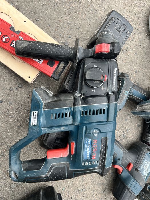 Продам комплект перфоратор и шуруповерт Bosch 18v