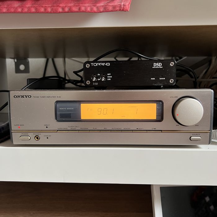 Onkyo R-05 amplifier