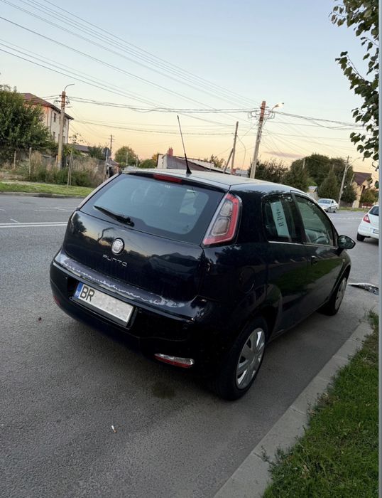 Fiat Punto 2011 in doua usi