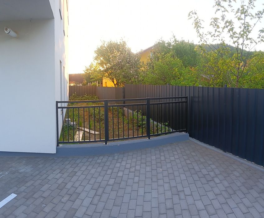 Apartament nou 3 camere 80mp curte proprie 98 m