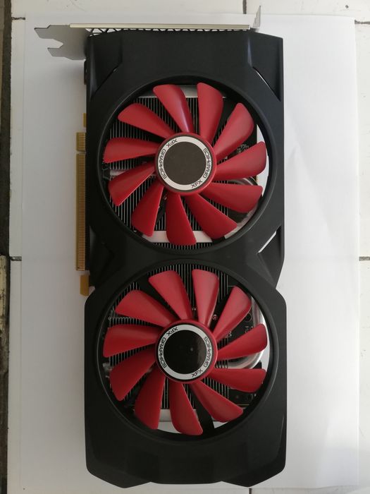 Видео карта AMD Radeon в перфектно състояние и фактура с гаранция 2 г.