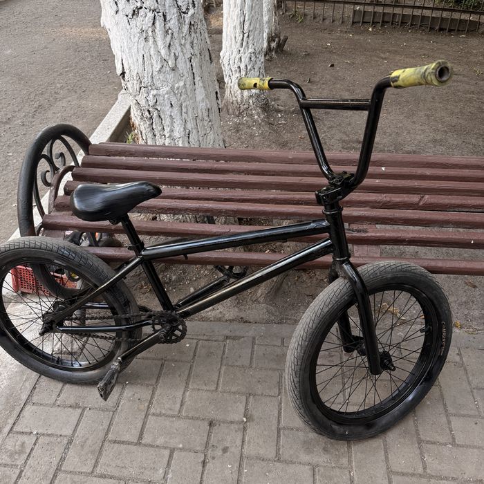 Продам бмх 35к,дам в подарок замок
