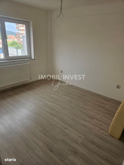 Apartament 3 camere Sebes, bloc nou, balcon si parcare — fotografia 3