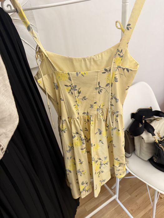 Zara Xs кокетна рокля