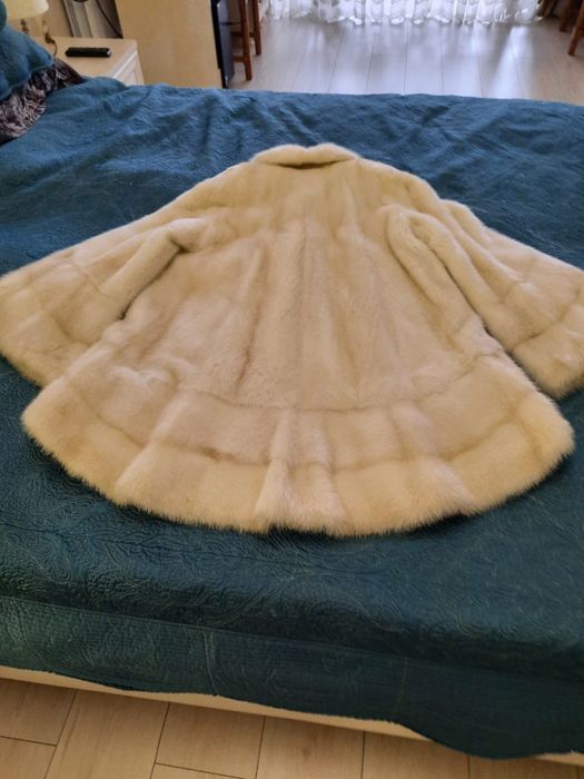 Продам норковую шубу