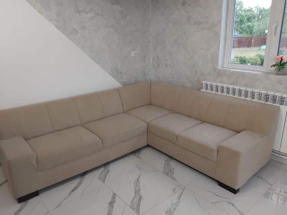 Vând coltar fix pentru mai multe detalii la nr de telefon are dimensiunea 2,40x2,10