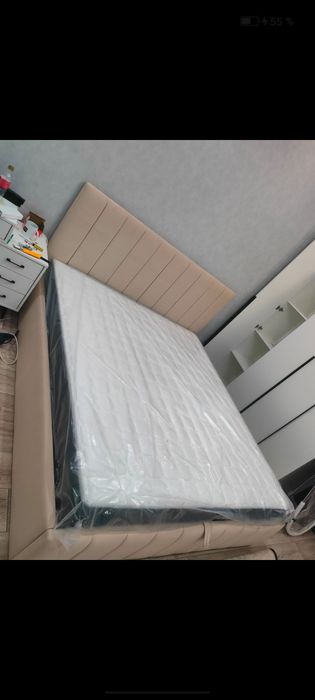 Кровать с матрасом