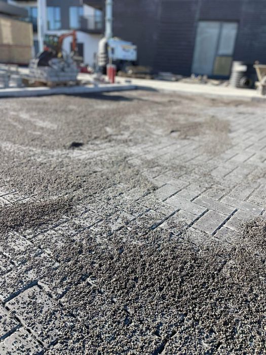 Montam pavaj si borduri Timisoara lucrari complete curti si parcari