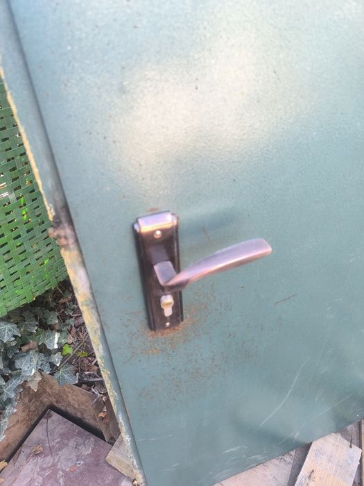 Продается железная дверь