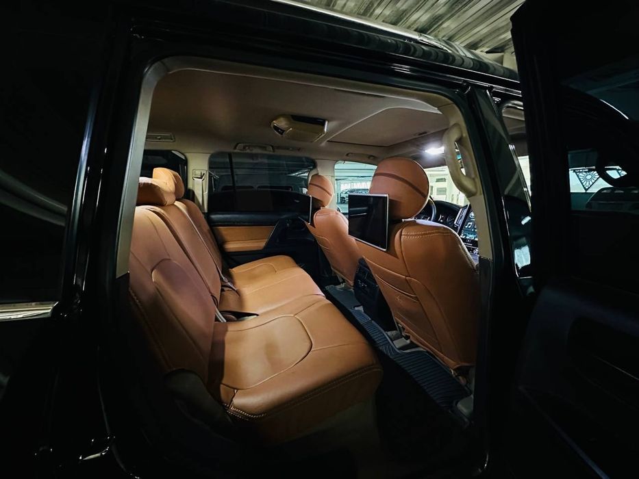 Toyota Lend Cruser 200