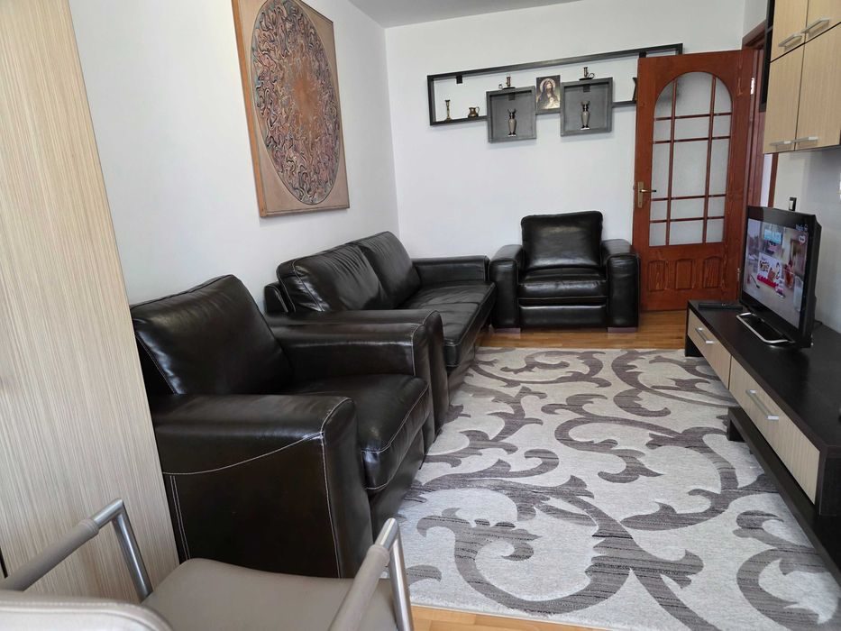 Vând set canapea piele naturală extensibilă și 2 fotolii