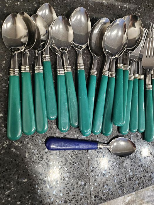 Чаши за алкохол и чинии