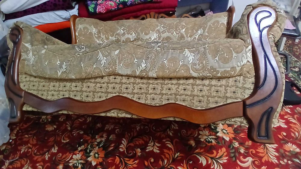 1,20 eski divan sotiladi