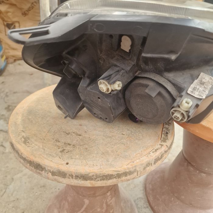 Fiat Punto 2012 ляв фар