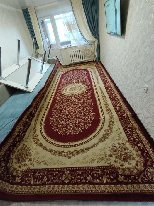 Продаю ковер в зал