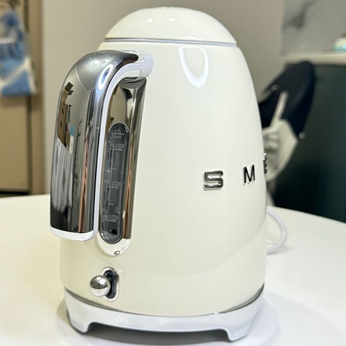 Чайник Smeg бежевый