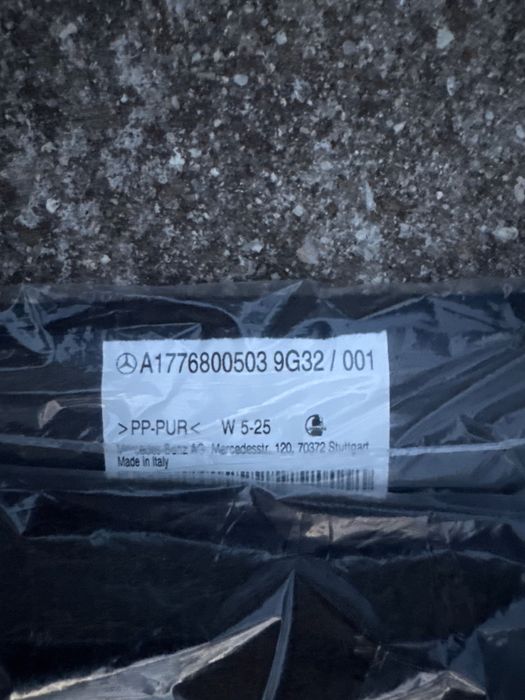 Оргинални стелки за Мерцедес w177 предни W246 гумени