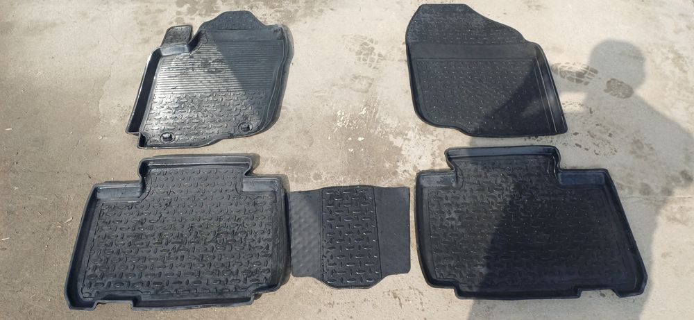 Авто полики на рав4 2013г