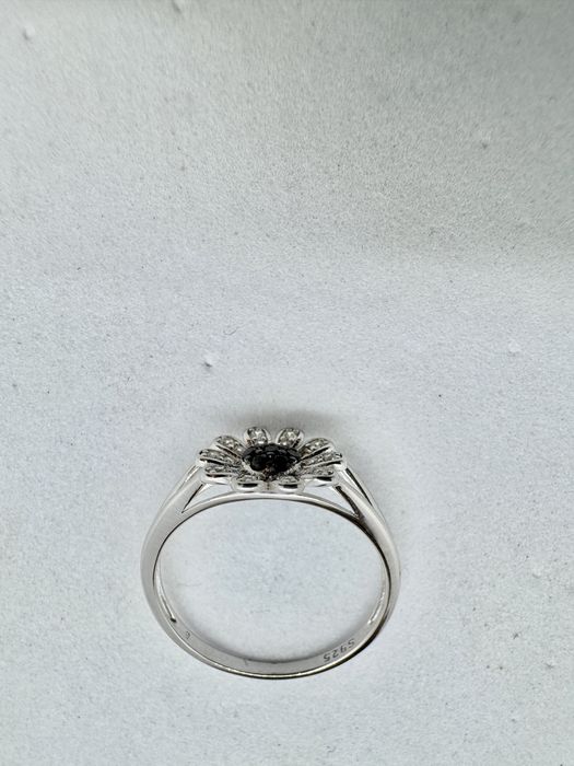 Сребърен пръстен с естествен черен шпинел