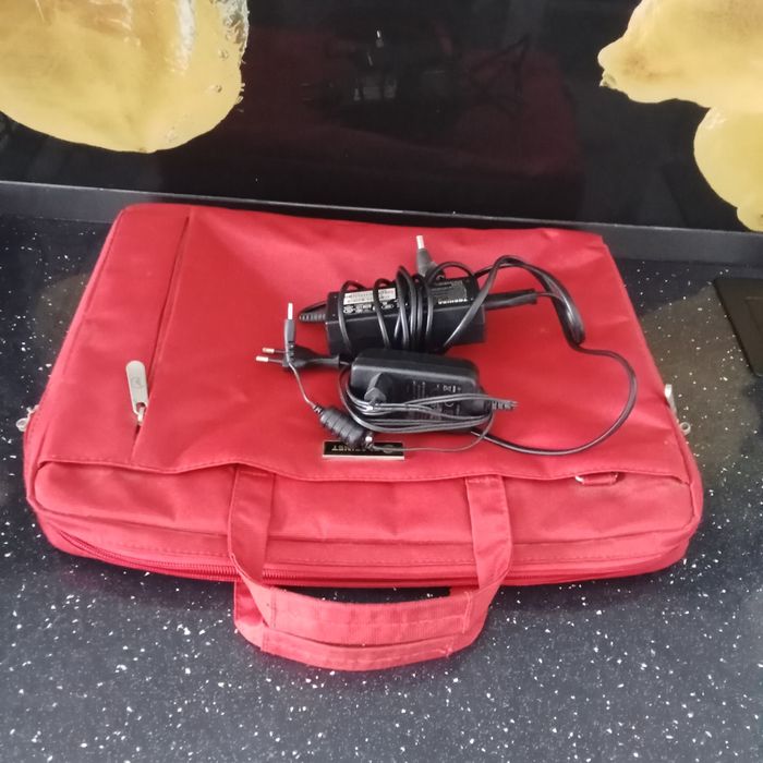 Vând laptop pentru piese