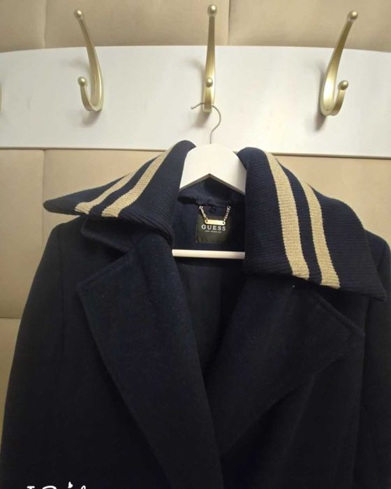 Дамско палто guess