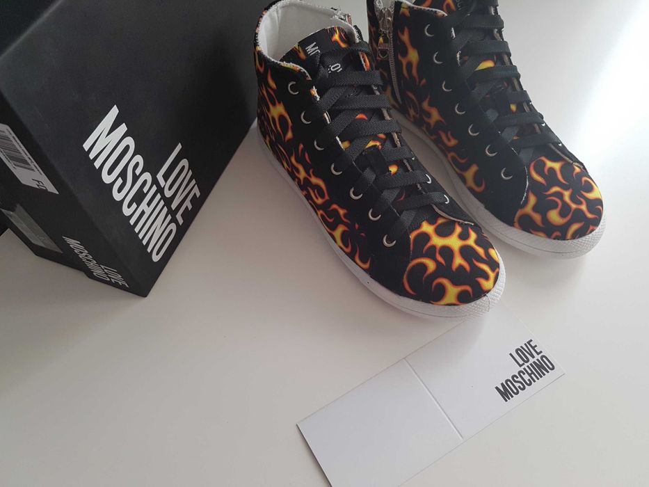 LOVE MOSCHINO нови и оригинални