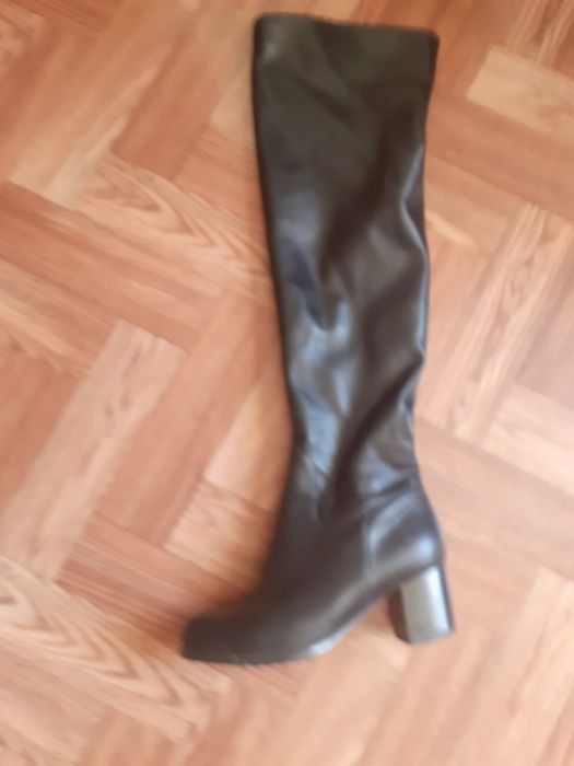 Продам весенние сапоги