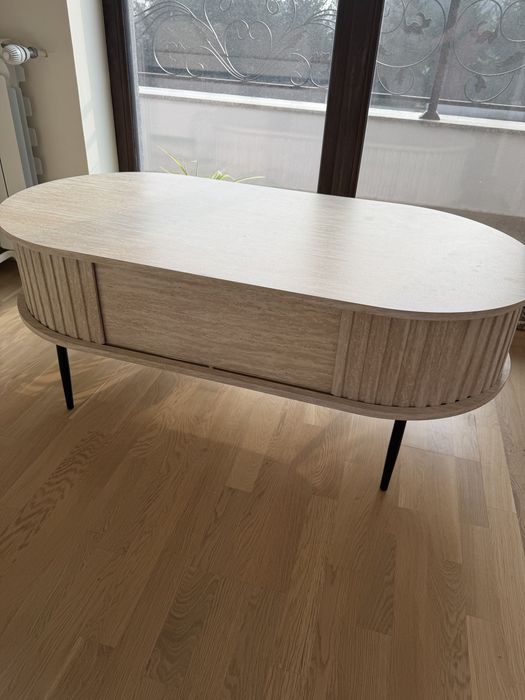 Бежова маса от Камко